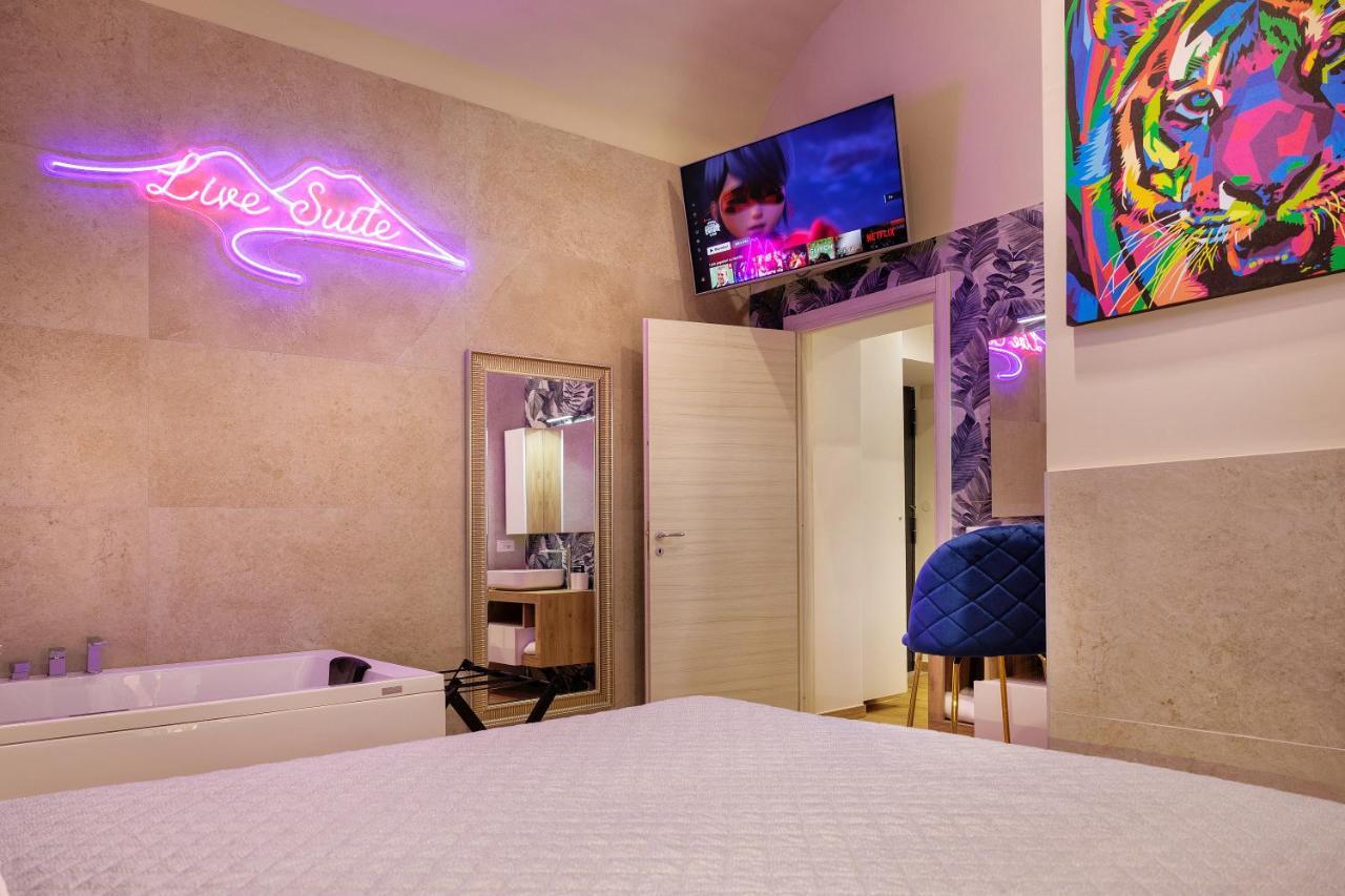 Live Suite Napoli Exterior photo